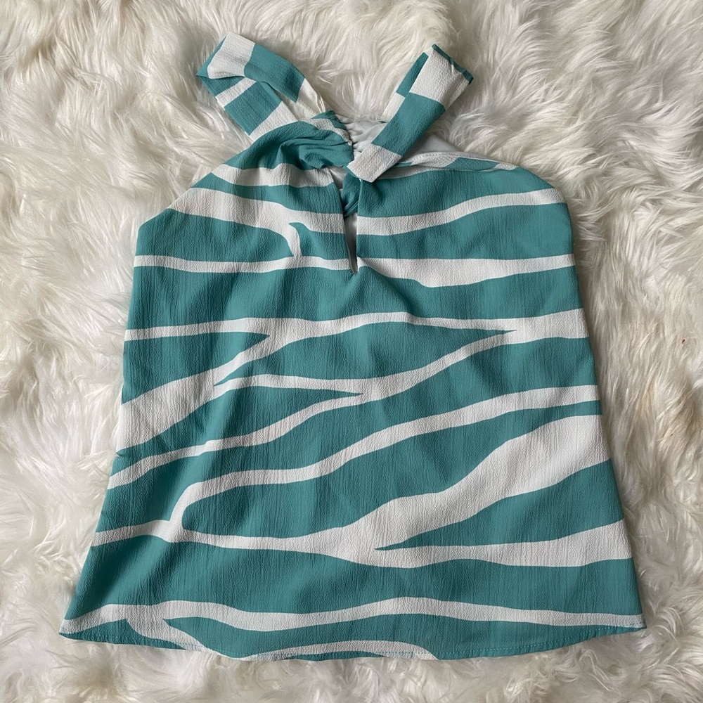VICI twist tank with keyhole